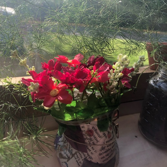 Whimsical Curvy Faux Floral Decor Jar - Picture 16 of 16